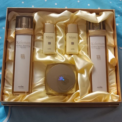 共4543 件护肤品三件套装相关商品